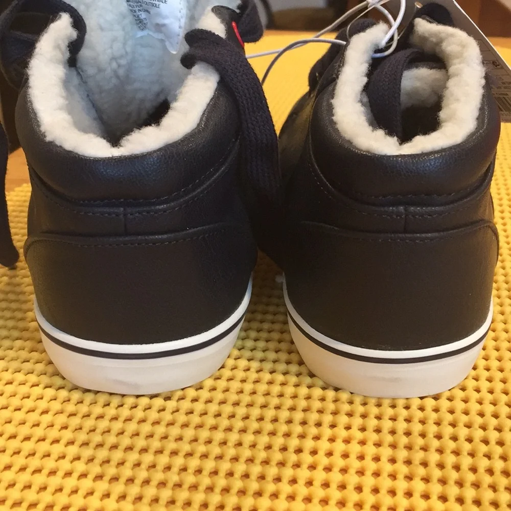 Boys Navy blue winter Shoes size 4 NWT school shoes